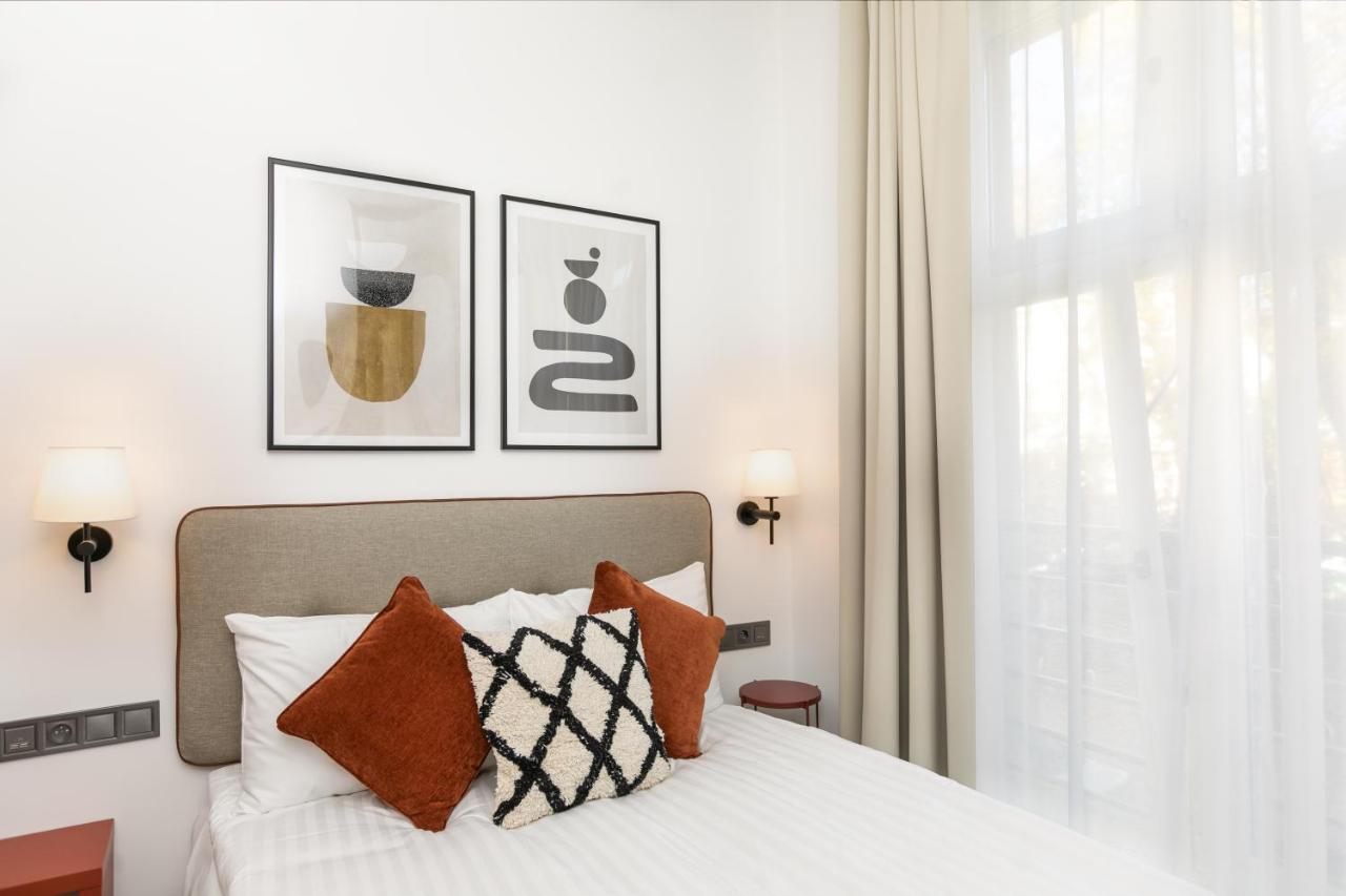 H11 Aparthotel 5*