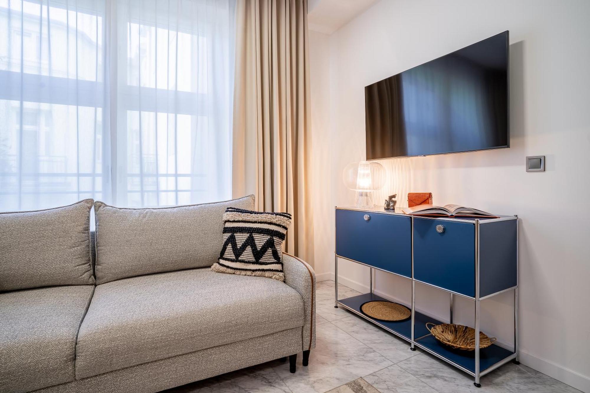 Aparthotel H11 5*
