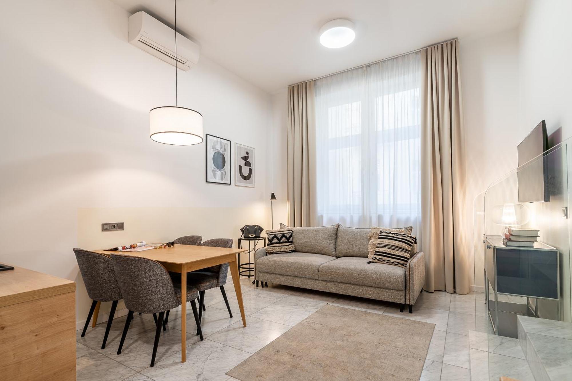 H11 Aparthotel
